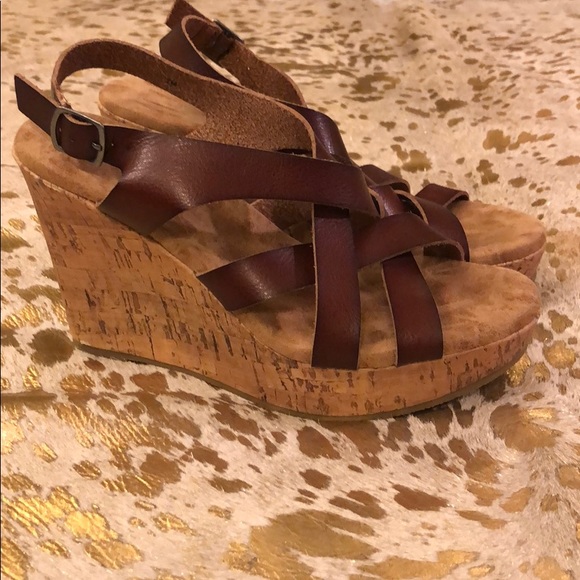 Altar’d State strappy wedges - Picture 2 of 6